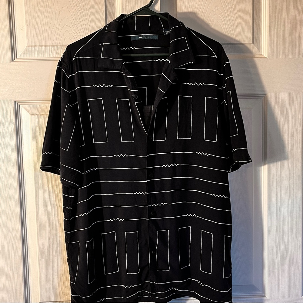 Perry Ellis Men’s Large Black with white button down casual shirt
